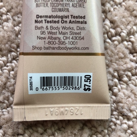 Bath and body works snowflakes and cashmere hand lotion 1 oz - Picture 4 of 4